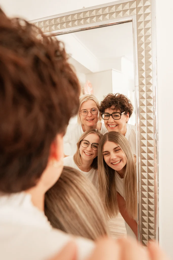 Kosmetik Katrin | Teamfoto vorm Spiegel